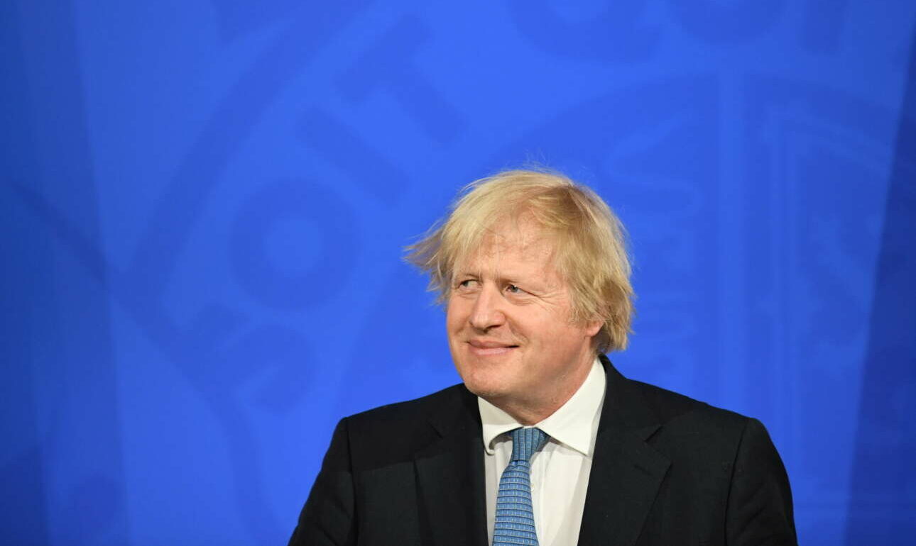 Τζόνσον: Πότε θα επιτραπούν ξανά τα ταξίδια στο εξωτερικό