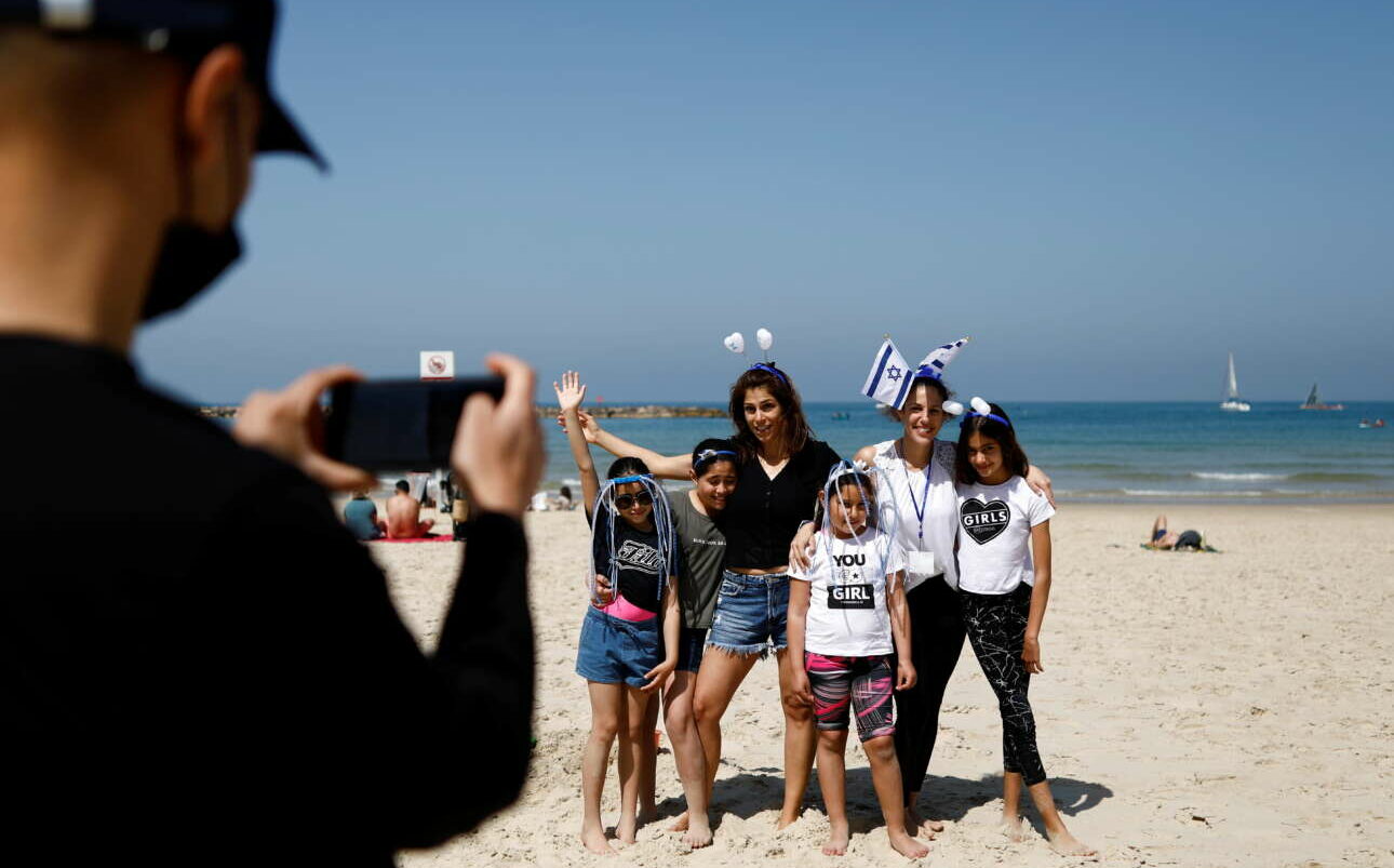 Ισραήλ: Καταργείται η υποχρέωση μάσκας για τους εξωτερικούς χώρους