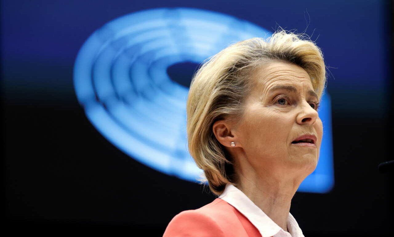 Φον ντερ Λάιεν για #Sofagate: «Θα συνέβαινε αυτό αν φορούσα κοστούμι και γραβάτα;»