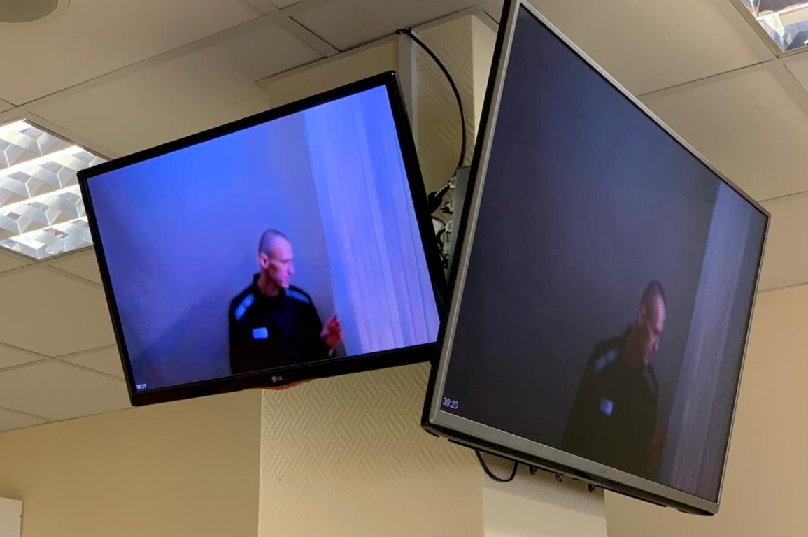 Το φάντασμα του Ναβάλνι εμφανίστηκε στο δικαστήριο…