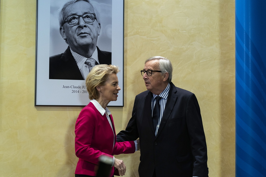 Γιούνκερ: Μερικές φορές καθόμουν κι εγώ στον καναπέ