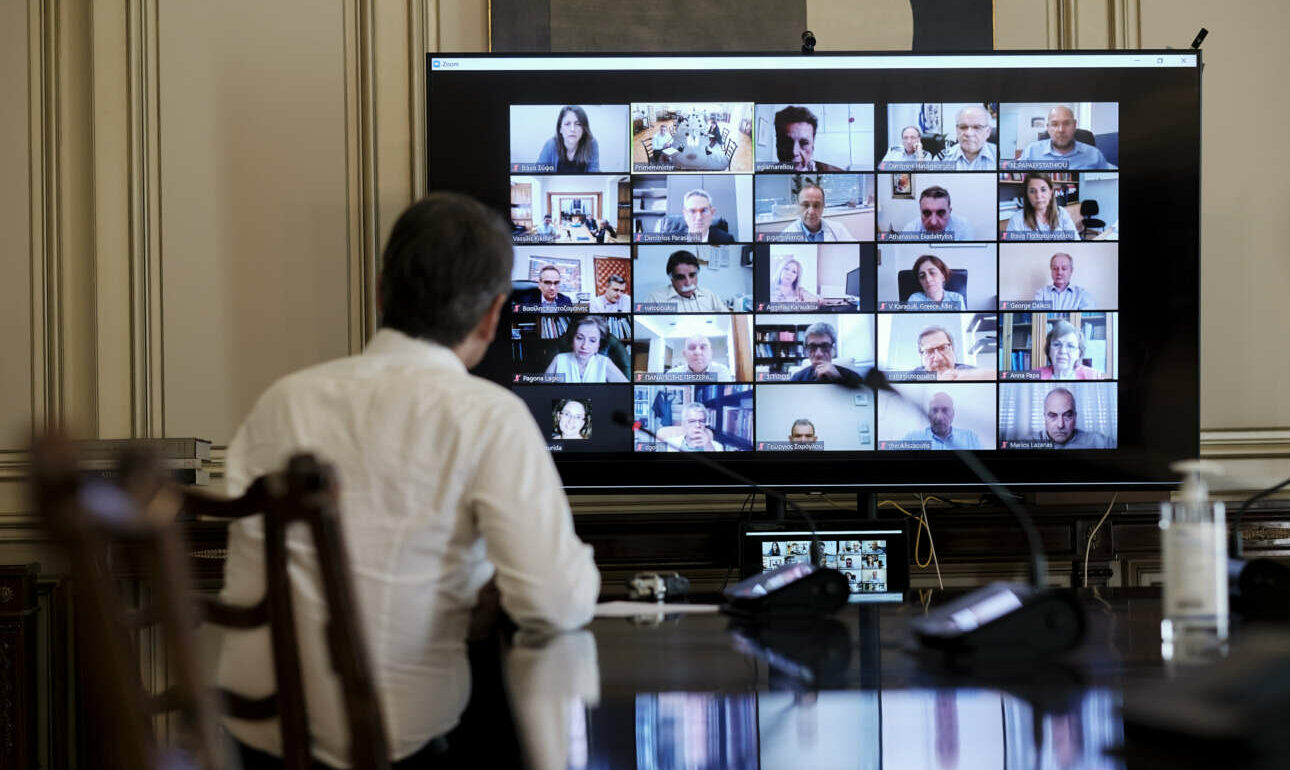 Κάτι συμβαίνει στην επιτροπή των λοιμωξιολόγων