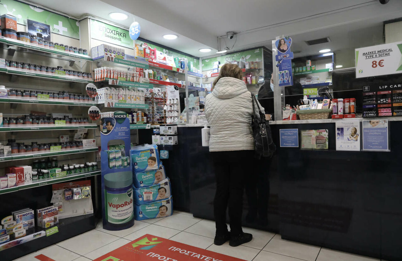 Eνα ευρώ στους φαρμακοποιούς για κάθε ραντεβού εμβολιασμού