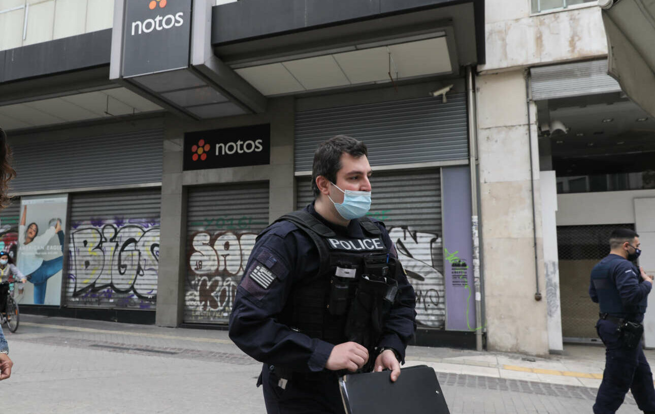 «Καμπάνα» 8.000 ευρώ στο Νotos – άνοιξε παρά την απαγόρευση για τα πολυκαταστήματα