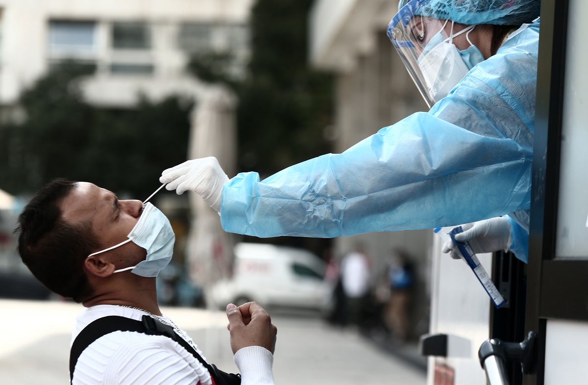 Κορονοϊός: 76 νεκροί και 1.606 κρούσματα τη Δευτέρα