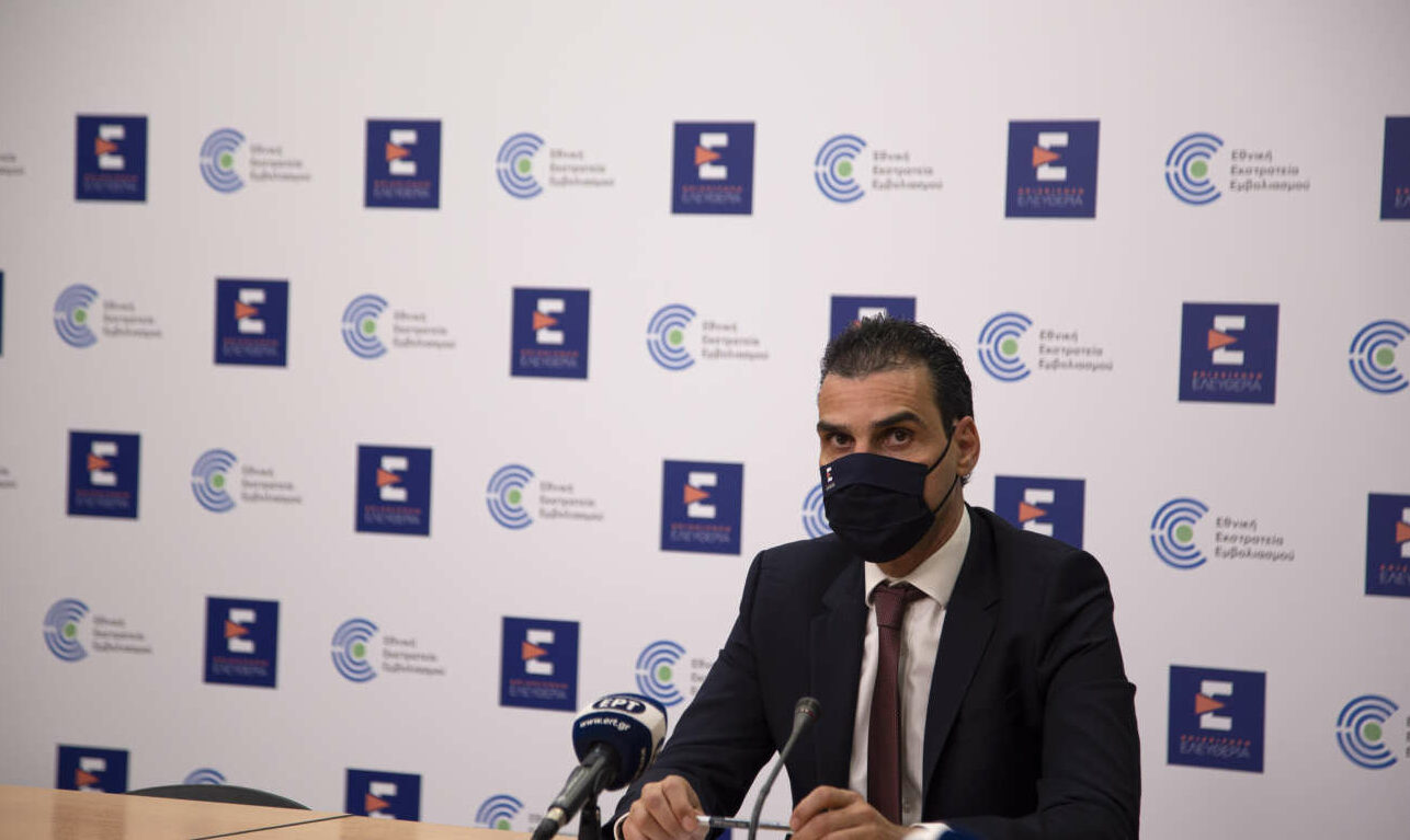 Αρχίζουν οι εμβολιασμοί σε εκπαιδευτικούς και 50άρηδες