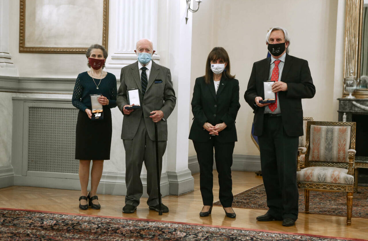 Ημέρα Φιλελληνισμού: Η ΠτΔ τίμησε τρεις αμερικανούς αρχαιολόγους για την ανάδειξη του ελληνικού πολιτισμού