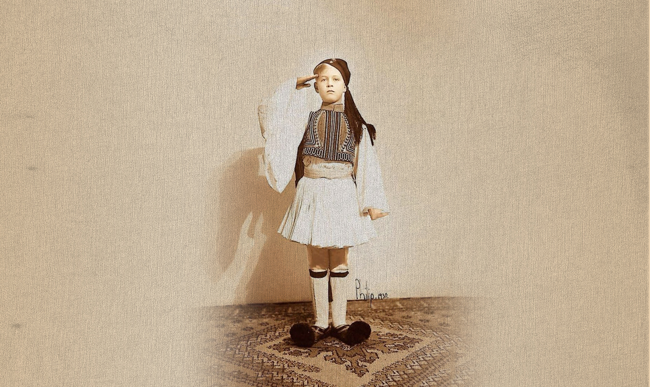 Ο Ελληνας πρίγκιπας Φίλιππος: Η φωτογραφία-έκπληξη του τσολιά που είδε ο Κάρολος