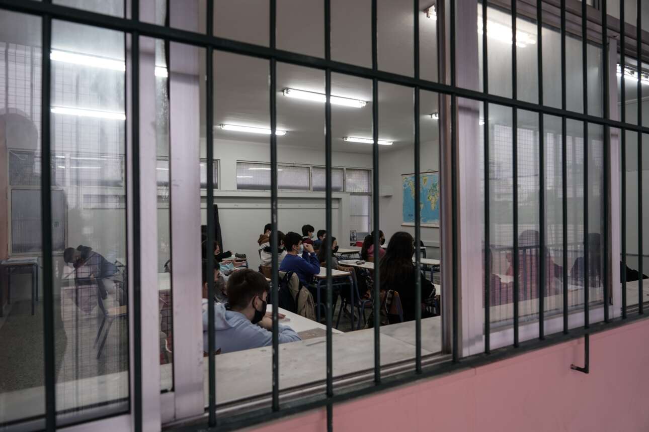 H έγκαιρη έλευση των τεστ κρίνει τη 12η Απριλίου για τα Λύκεια – μετά το Πάσχα τα Δημοτικά