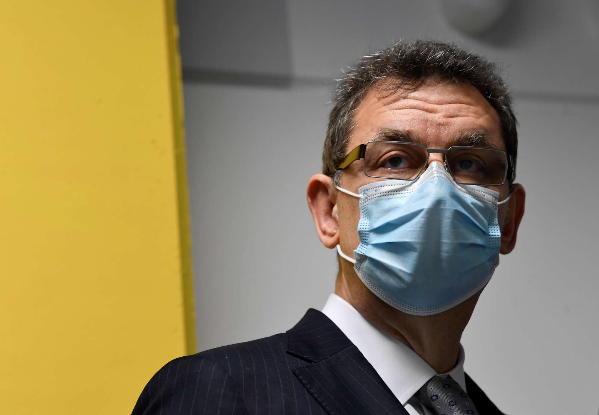 Κατά της άρσης της πατέντας για τα εμβόλια ο Αλμπερτ Μπουρλά