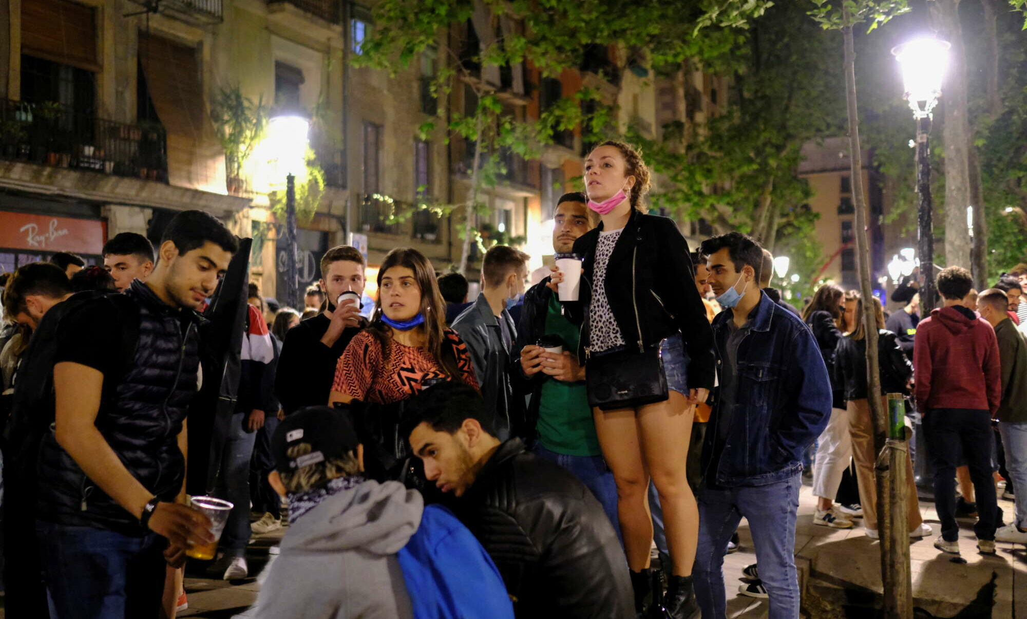 Κορονοπάρτι α λα ισπανικά: το «έκαψαν» και στη Βαρκελώνη