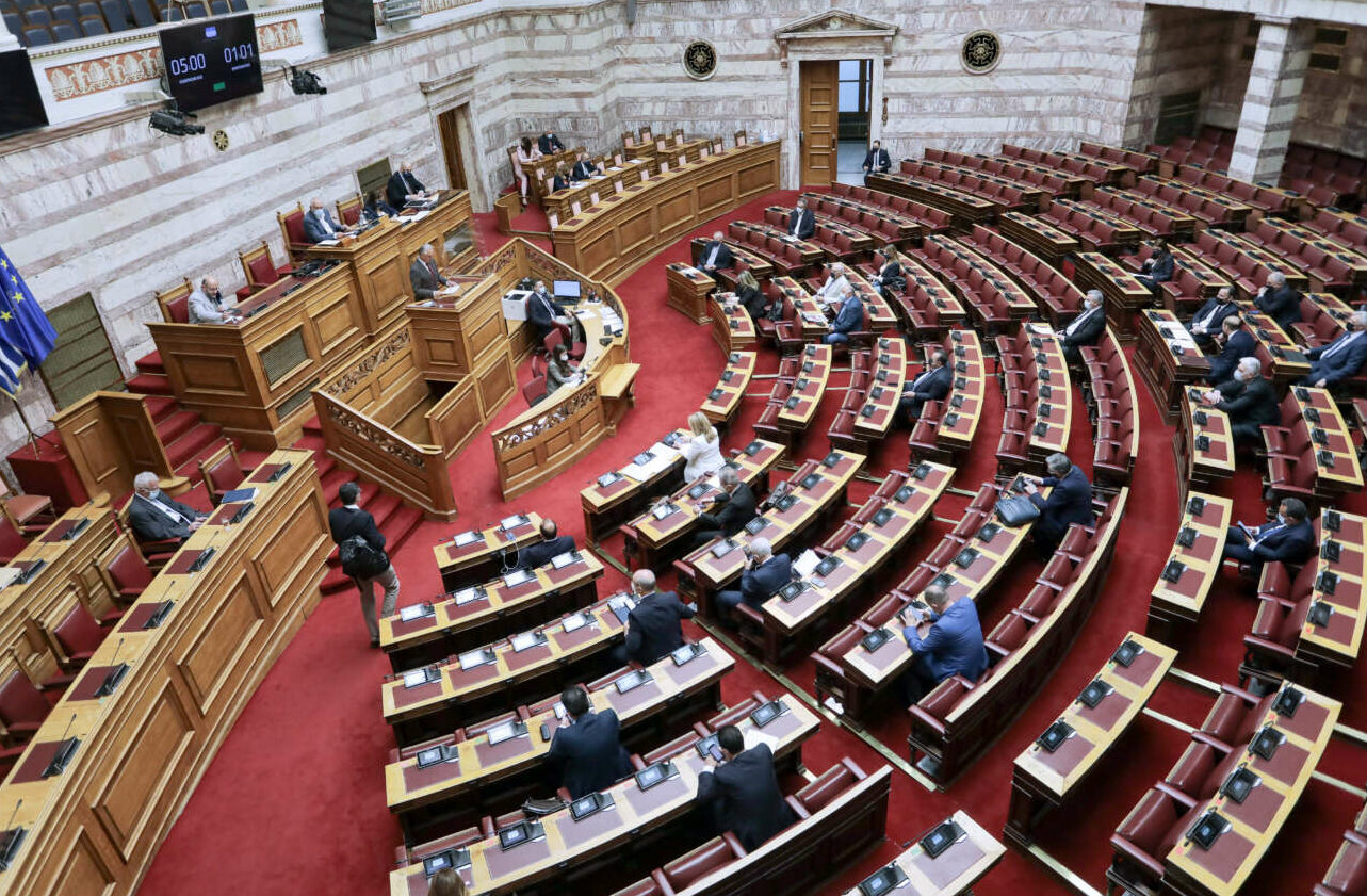 Αποσαφήνιση όρων ζητεί η Επιστημονική Υπηρεσία της Βουλής στο νομοσχέδιο για τη συνεπιμέλεια