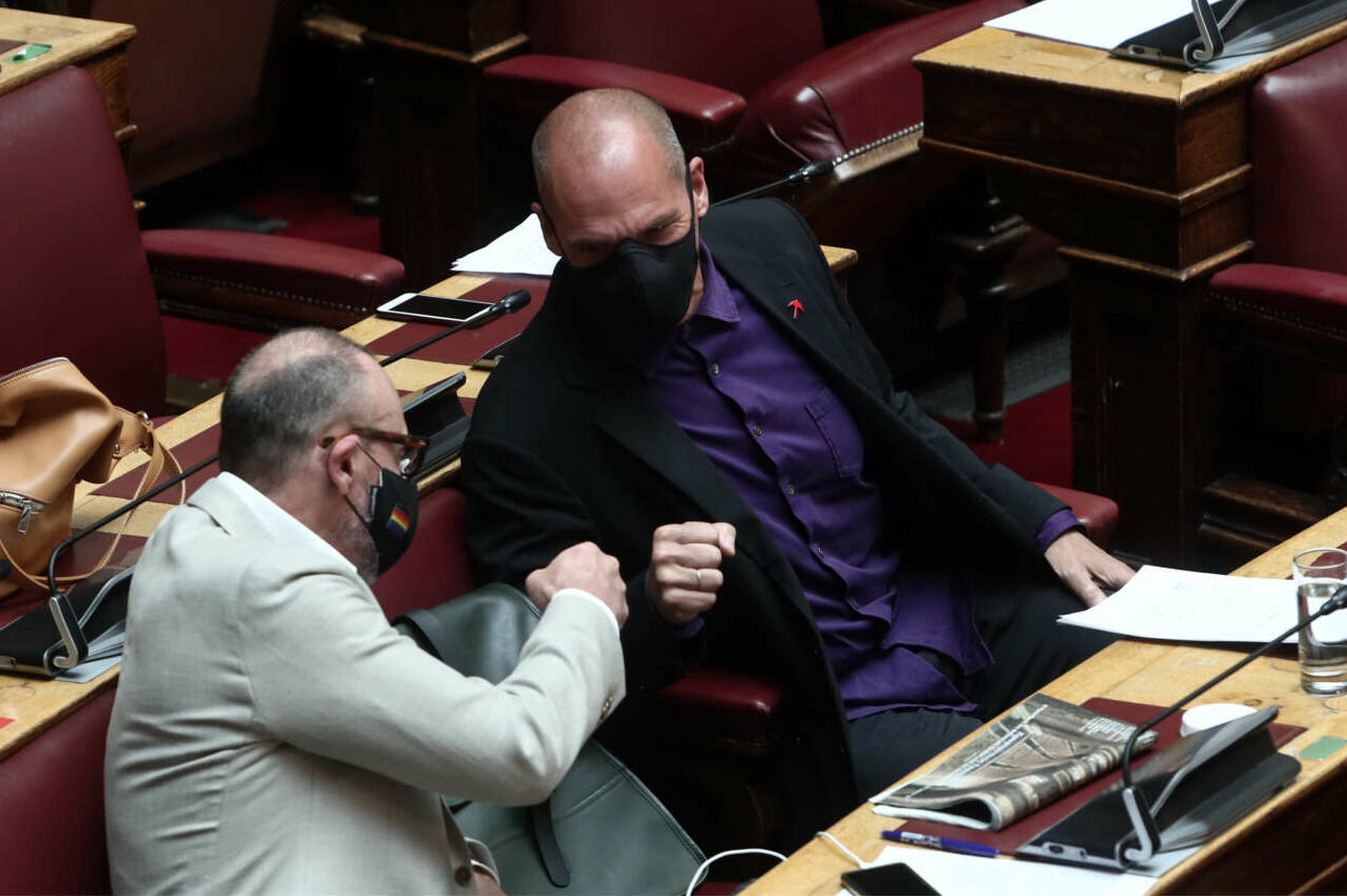 Ο Βαρουφάκης ψέγει ΣΥΡΙΖΑ, ΚΙΝΑΛ, ΚΚΕ για το νομοσχέδιο της συνεπιμέλειας