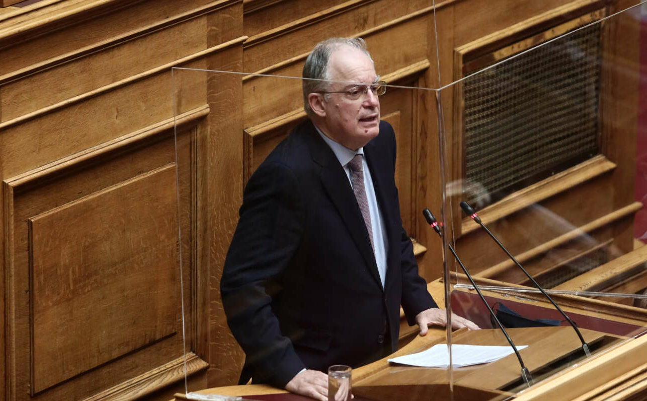 Χαλάρωση των μέτρων στη Βουλή: Στους 120 οι βουλευτές με ταυτόχρονη φυσική παρουσία