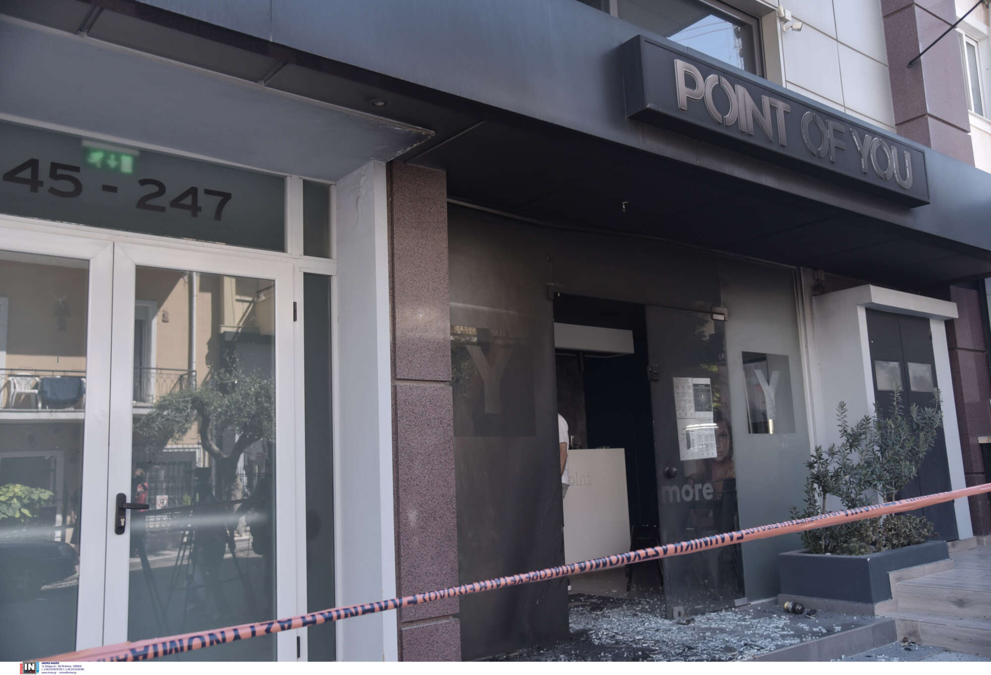 Επίθεση με γκαζάκια σε επιχειρήσεις της συζύγου του Νίκου Χαρδαλιά!