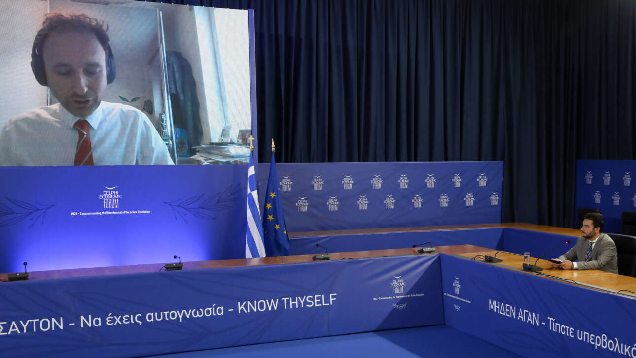 Η Fitch βλέπει ανάπτυξη άνω του 7% το 2022, αλλά ανησυχεί για το… παρελθόν της Ελλάδας