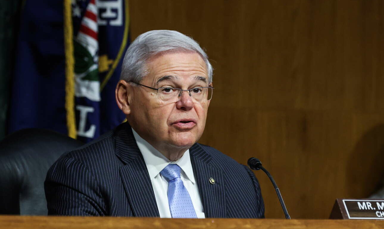 Πέρασε στον αμυντικό προϋπολογισμό των ΗΠΑ το νομοσχέδιο Μενέντεζ – Τι προβλέπει για την Ελλάδα