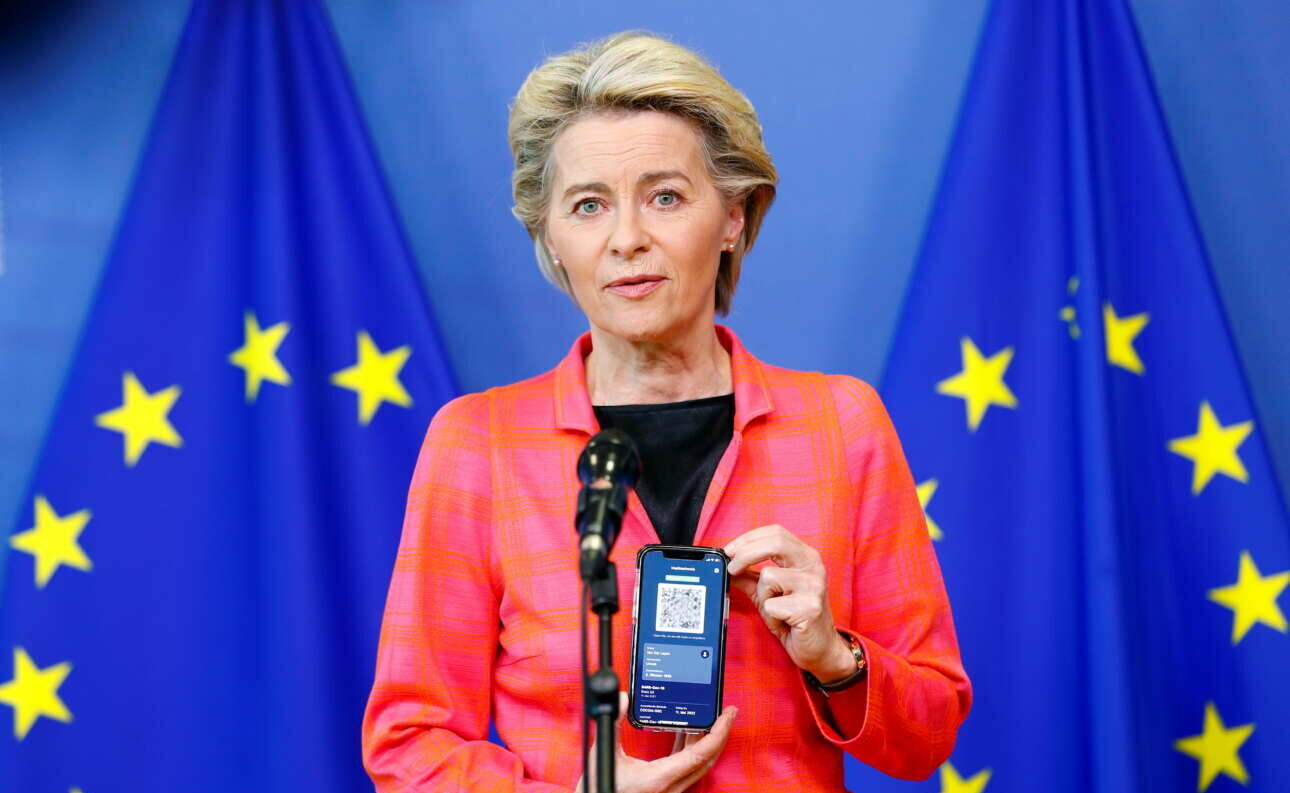 Με το ψηφιακό πιστοποιητικό στο χέρι η Ούρσουλα φον ντερ Λάιεν – Ξεκινά περιοδεία