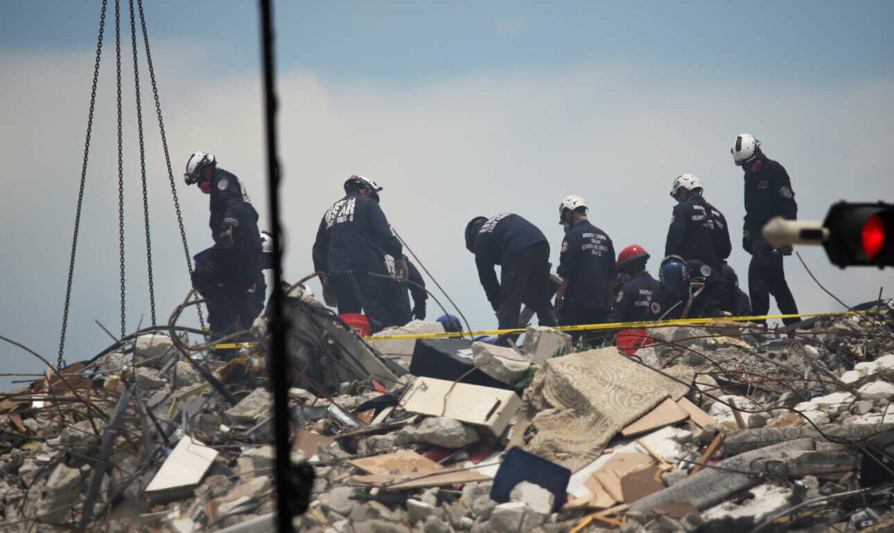 Μαϊάμι: Εννέα οι νεκροί στην πολυκατοικία που κατέρρευσε – Ομογενής στους 150 αγνοούμενους