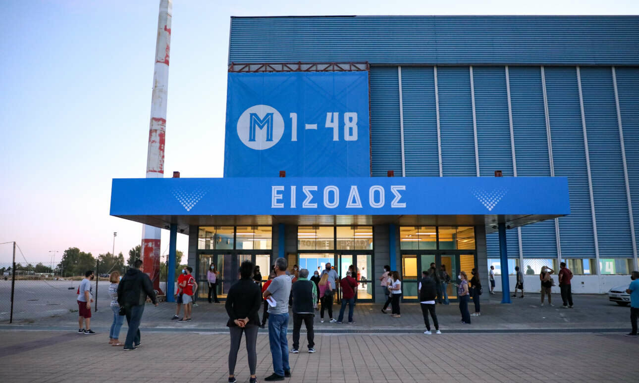 Αντιπολίτευση και προνόμια στους εμβολιασμένους