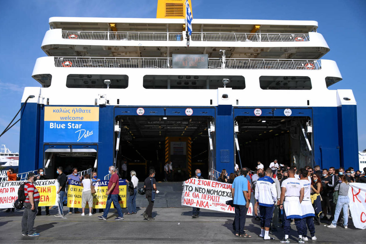 «Αντε να βρεις καμιά δουλειά ρε!» Οταν οι επιβάτες έδιωξαν τους συνδικαλιστές στον Πειραιά