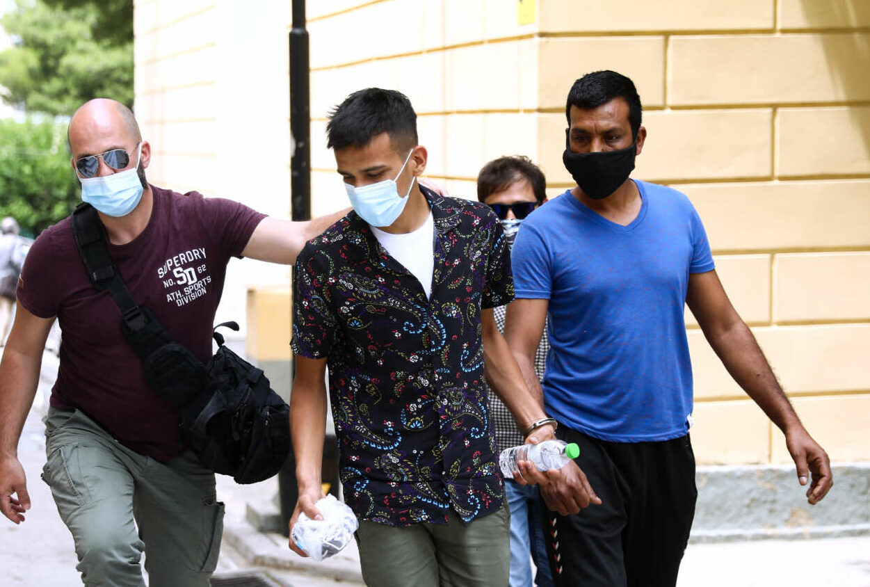 Πακιστανοί στο δικαστήριο: «Εμείς δεν κάνουμε τέτοια πράγματα, δεν επιτεθήκαμε στην κοπέλα»