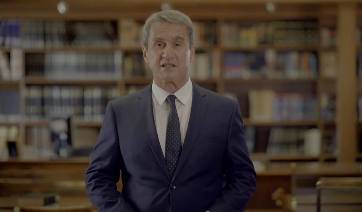 Με «Κάρμινα Μπουράνα» η υποψηφιότητα του Λοβέρδου για το… ΠΑΣΟΚ του 21ου αιώνα