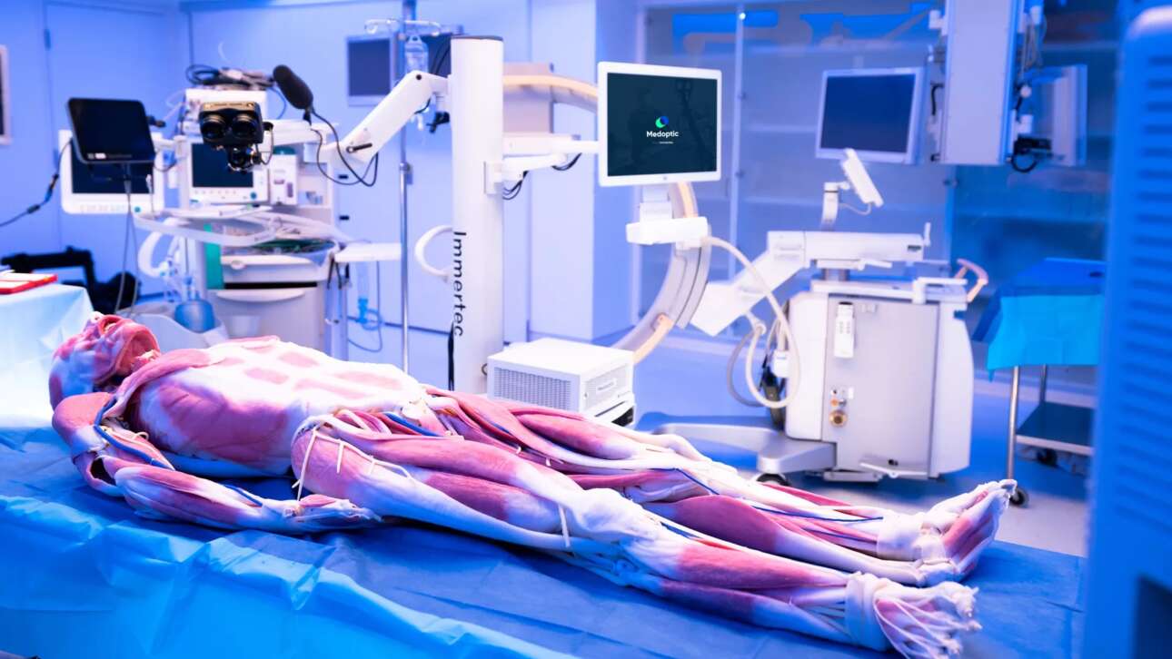 Σύστημα εικονικής πραγματικότητας εκπαιδεύει χειρουργούς από μακριά