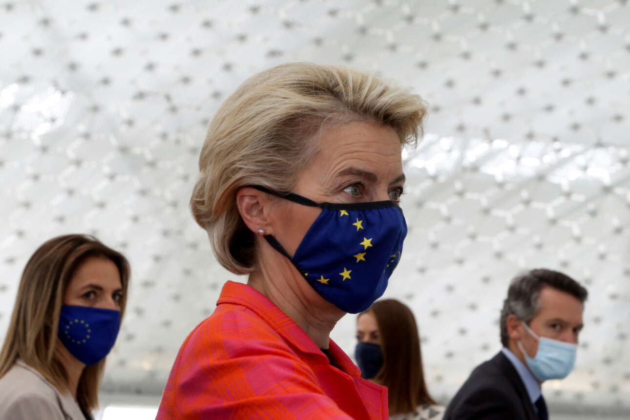 Φον ντερ Λάιεν για εμβόλια: Εχουμε παραδώσει δόσεις για να καλυφθεί τουλάχιστον το 70% των ενήλικων Ευρωπαίων