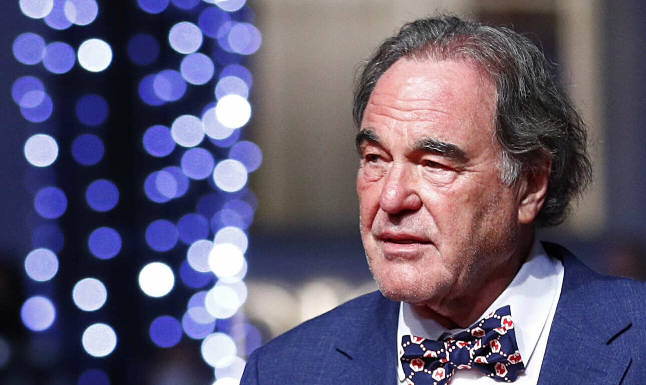 Είναι ο Ολιβερ Στόουν προπαγανδιστής αυταρχικών ηγετών;