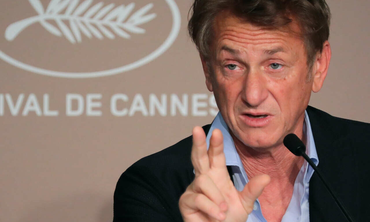 Ο Σον Πεν δεν επιστρέφει στα γυρίσματα του «Gaslit» αν δεν εμβολιαστούν όλοι οι συμμετέχοντες