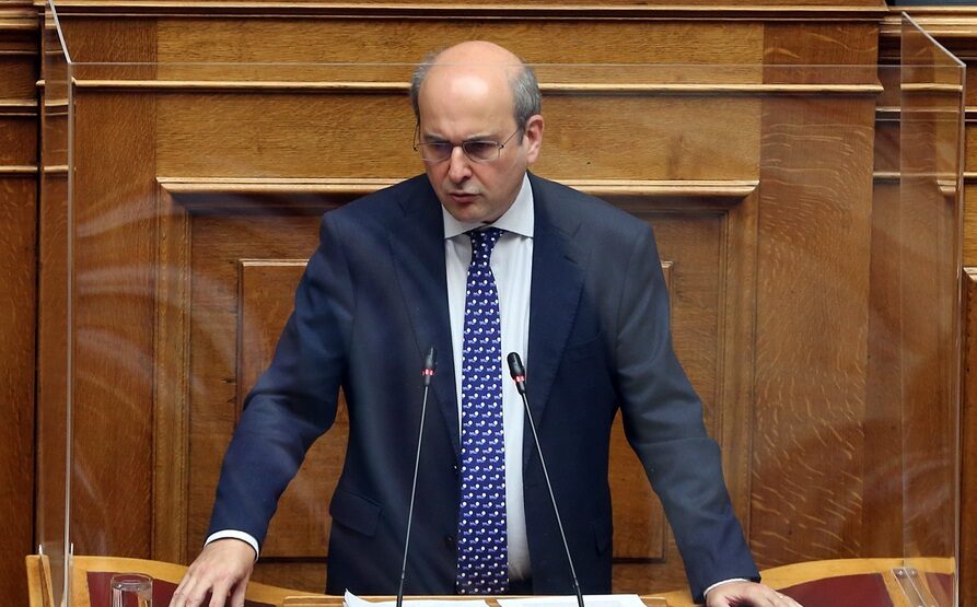 Χατζηδάκης: «Εμείς με τους νέους, εσείς με τα δόγματά σας»