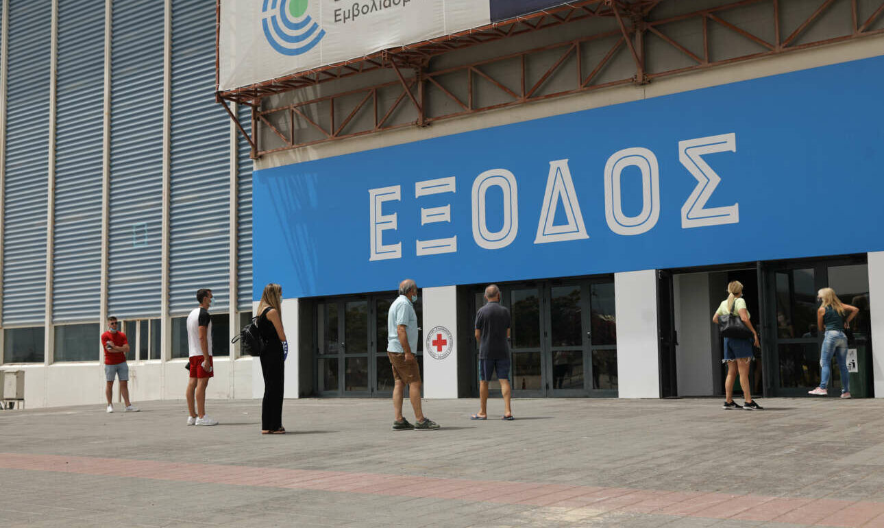 Πιστοποιητικό εμβολιασμού ή νόσησης πρέπει να δείχνουν οι εργαζόμενοι στους εργοδότες