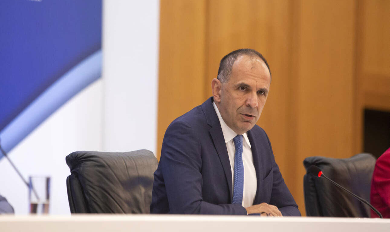 Γεραπετρίτης: «Η κοινωνία και η οικονομία δεν αντέχουν οριζόντιους περιορισμούς»