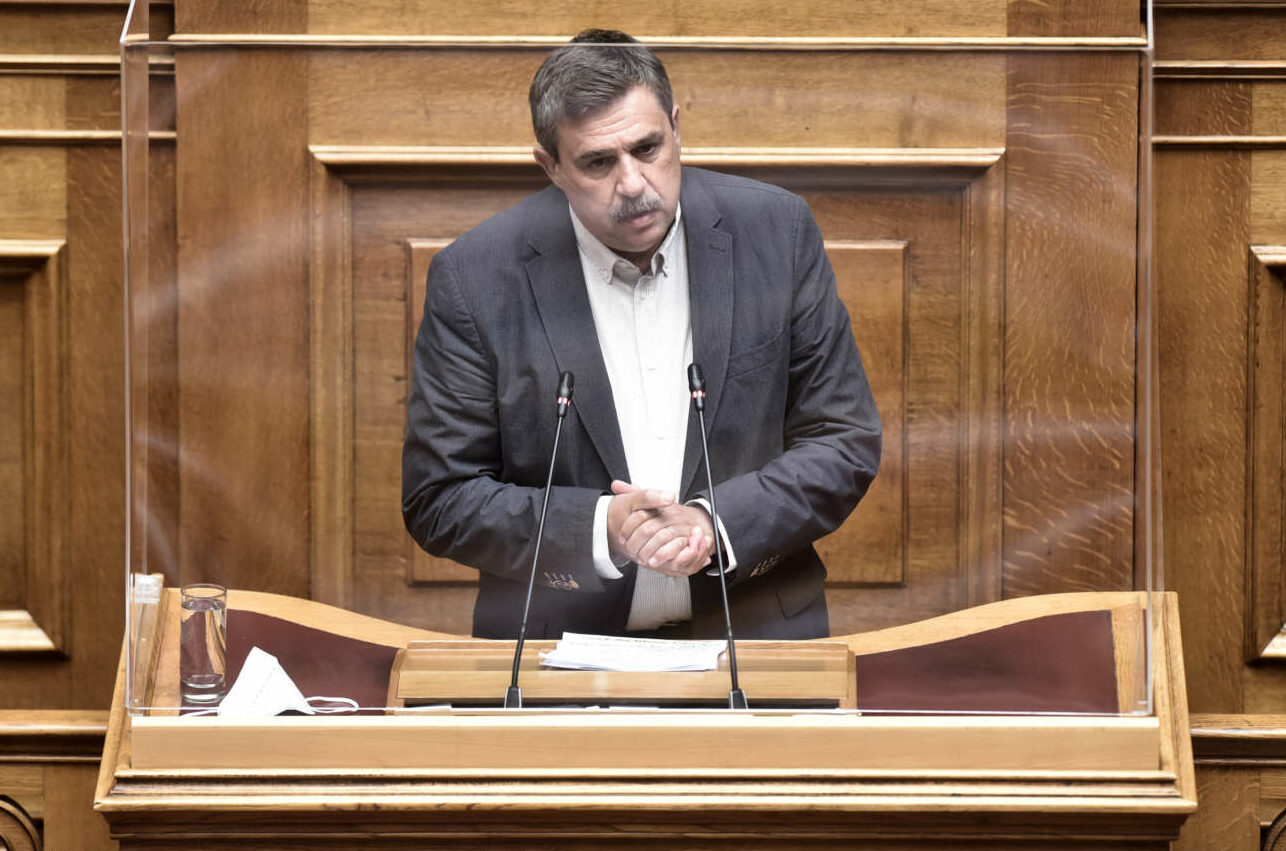 Ξανθός (ΣΥΡΙΖΑ): «Εκβιασμός» η τροπολογία για την υποχρεωτικότητα, αναιρεί το δικαίωμα στην εργασία