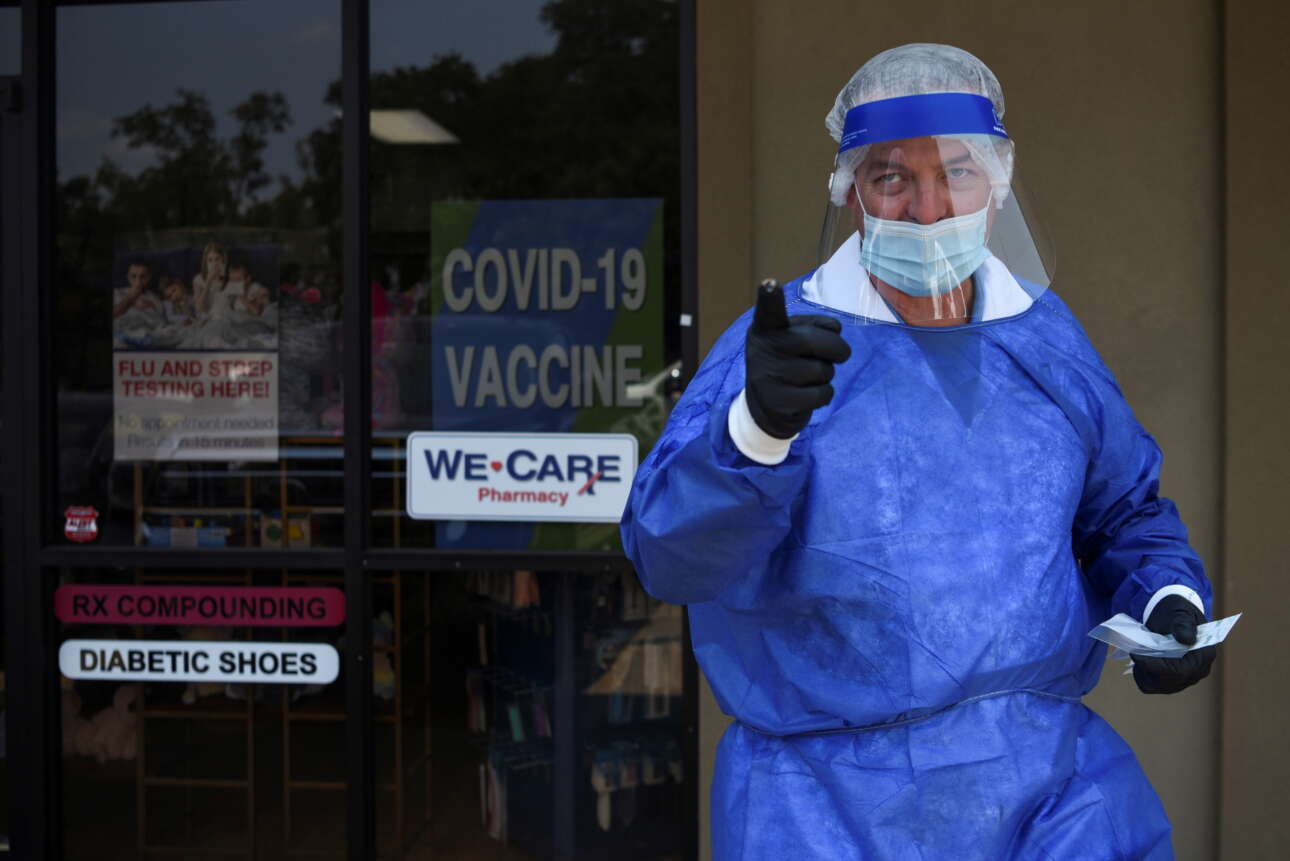 Διπλάσιος ο κίνδυνος να κολλήσουν ξανά κορονοϊό οι ανεμβολίαστοι