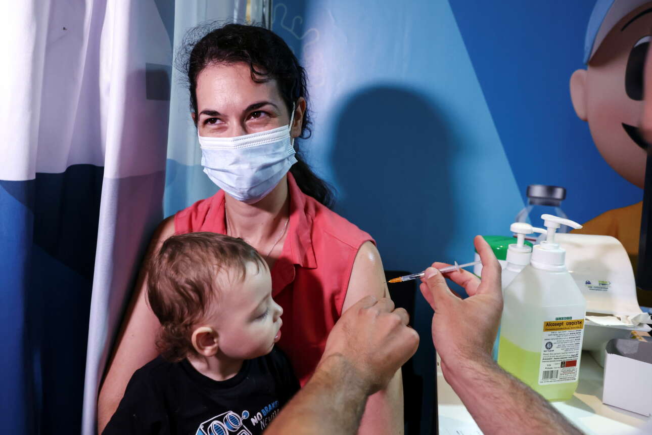 Μόσιαλος: Δύο μύθοι για τους εμβολιασμούς και τις μολύνσεις στο Ισραήλ