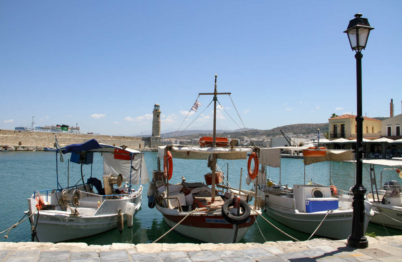 «Βράζει» από κορονοϊό η Κρήτη – Σε μίνι lockdown και το Ρέθυμνο