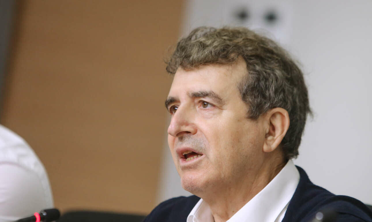 Χρυσοχοΐδης: Δύσκολη η πυρκαγιά στα Βίλια, βελτίωση στην Κερατέα