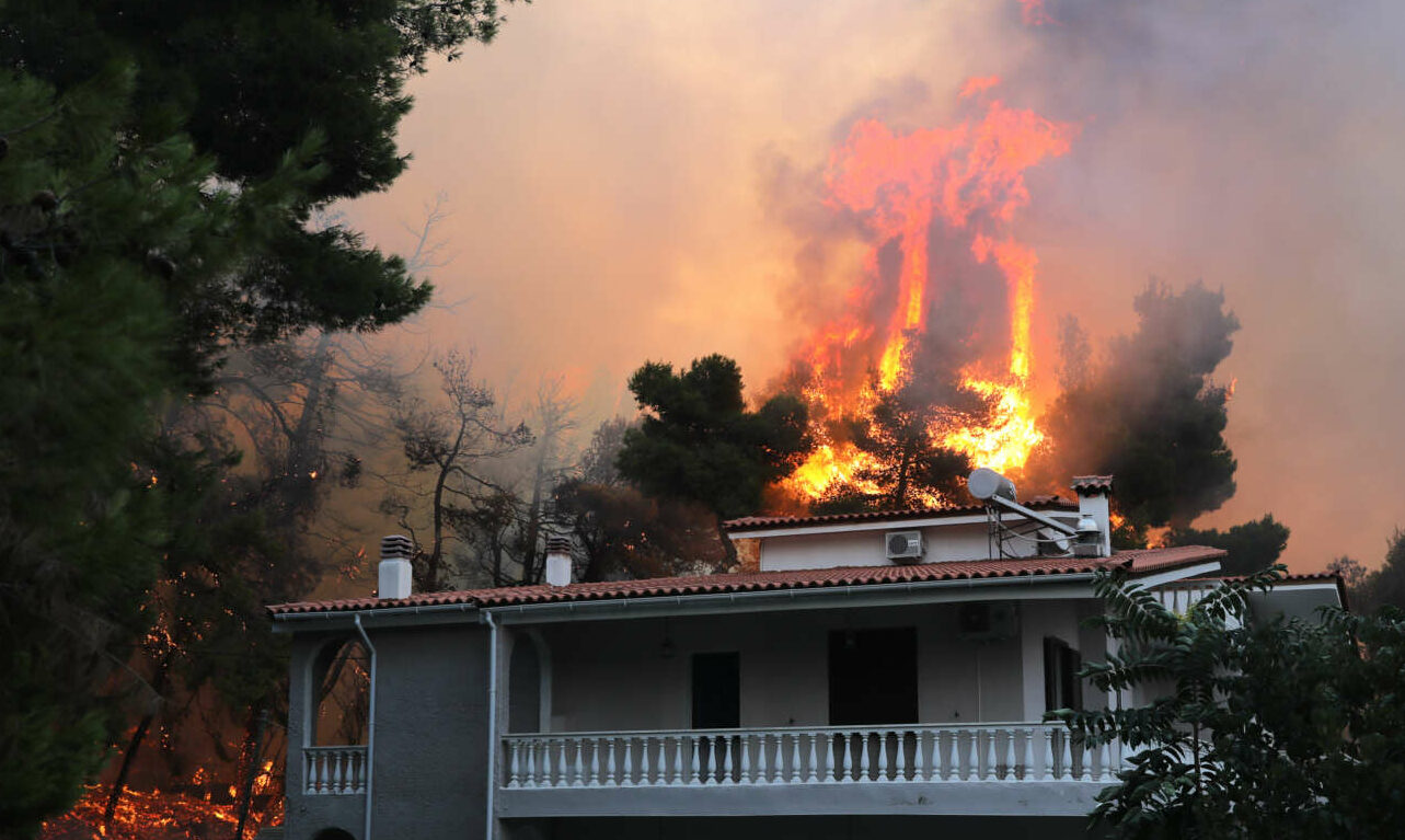 Πέντε ημέρες μάχης με τη φωτιά στην Αττική