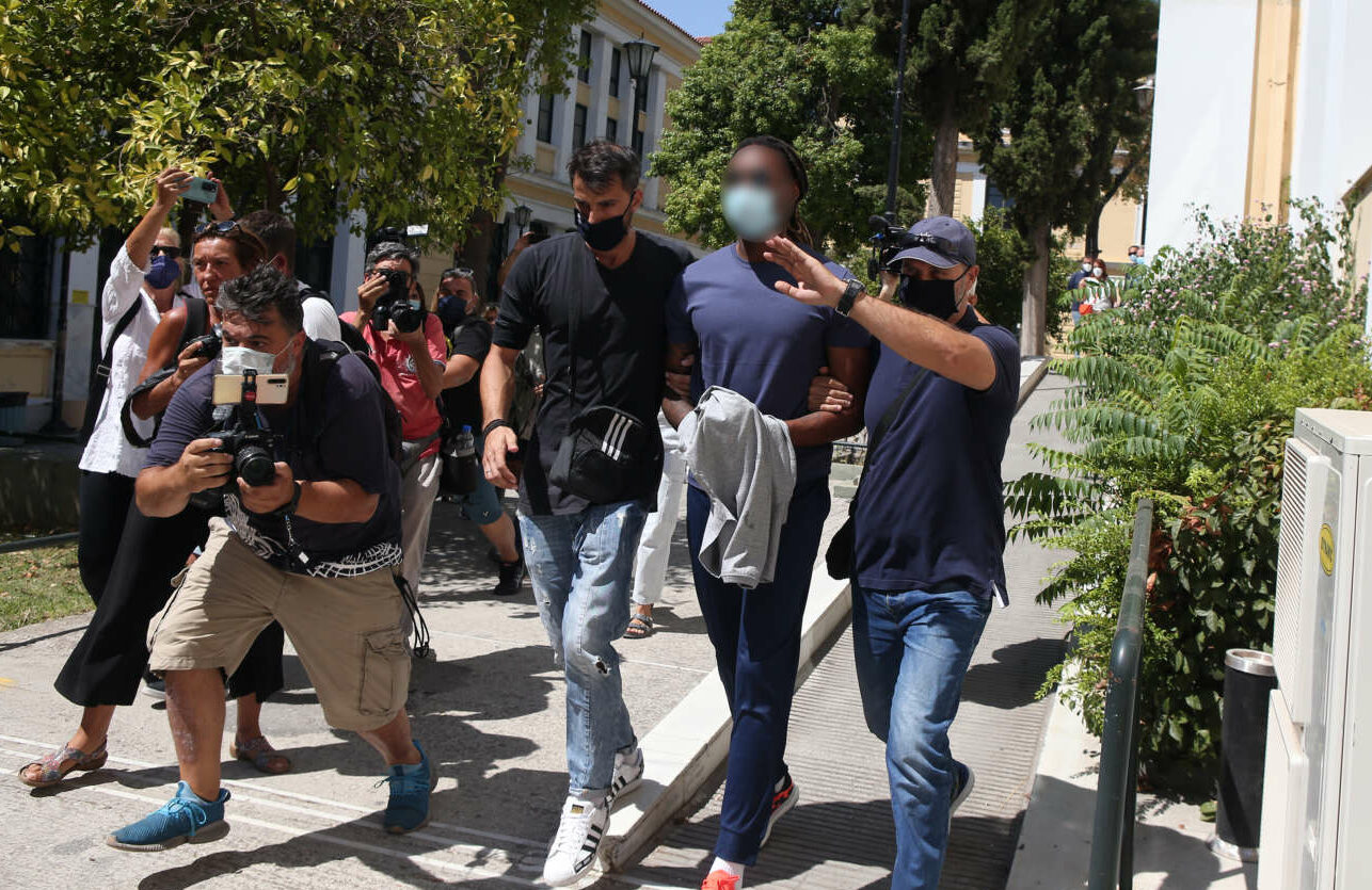 Στον ανακριτή ο Σεμέδο, κατηγορούμενος για ομαδικό βιασμό