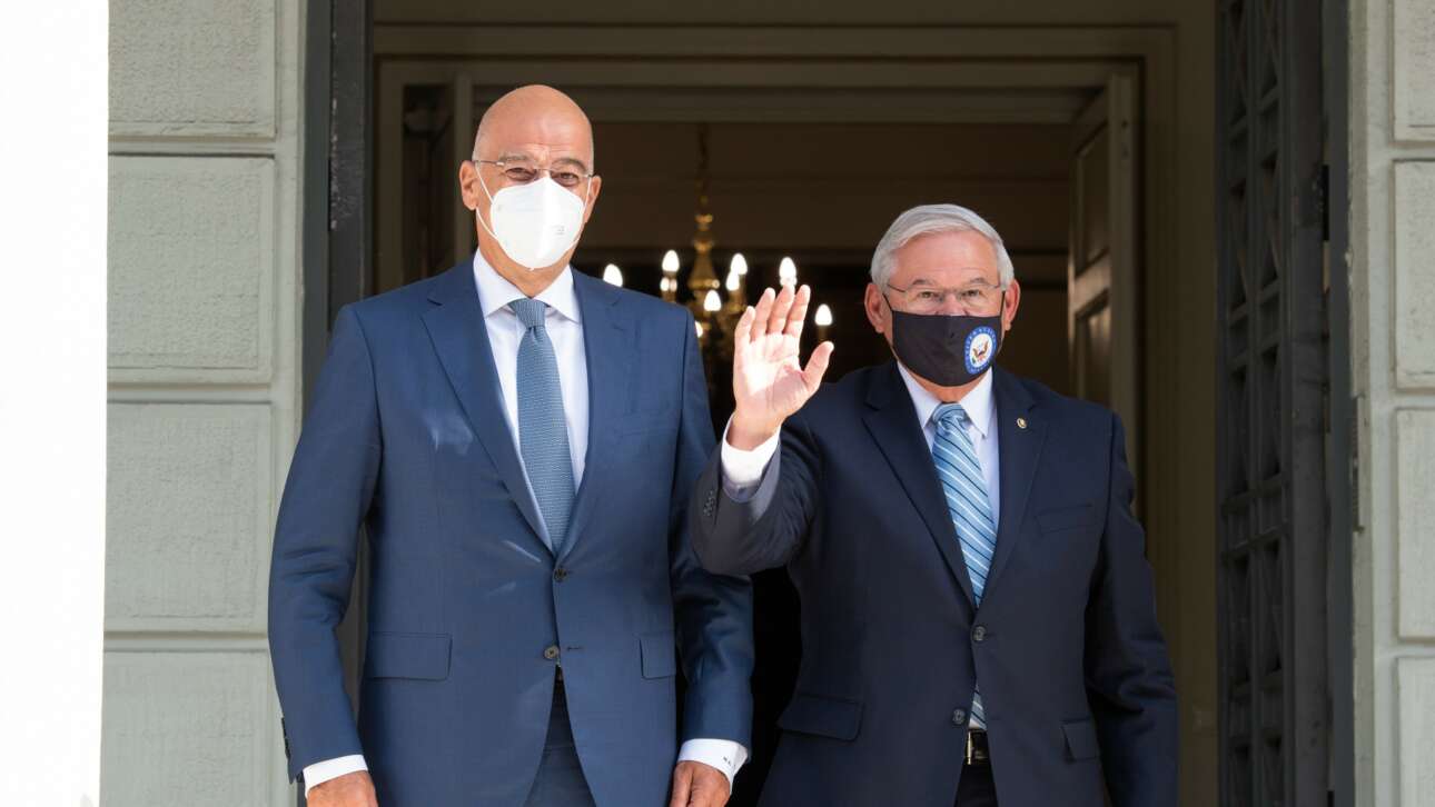 Δένδιας σε Μενέντεζ: Διανύουμε το καλύτερο επίπεδο σχέσεων Ελλάδας-ΗΠΑ