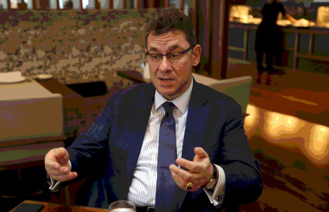 Ελληνικό γεύμα με τον Αλμπερτ Μπουρλά και στο μενού ο Τραμπ