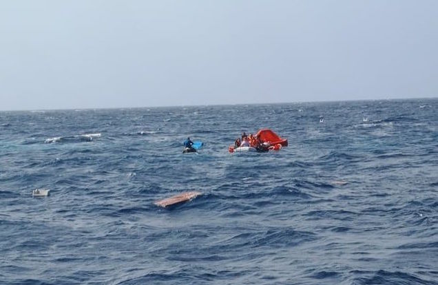 Ναυάγιο στη Μήλο: Βίντεο-ντοκουμέντο από τη διάσωση των 18 ναυαγών