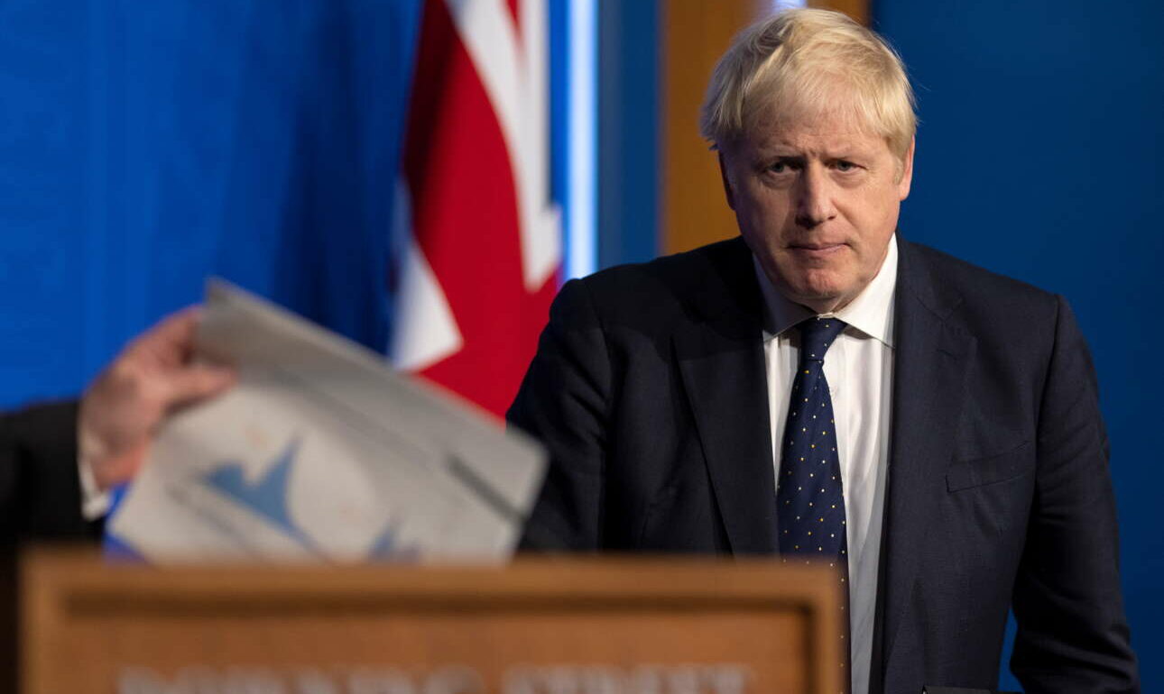 Ανασχηματισμός Τζόνσον: Οι διακοπές στην Κρήτη «έφαγαν» τον Ράαμπ από το Φόρεϊν Οφις