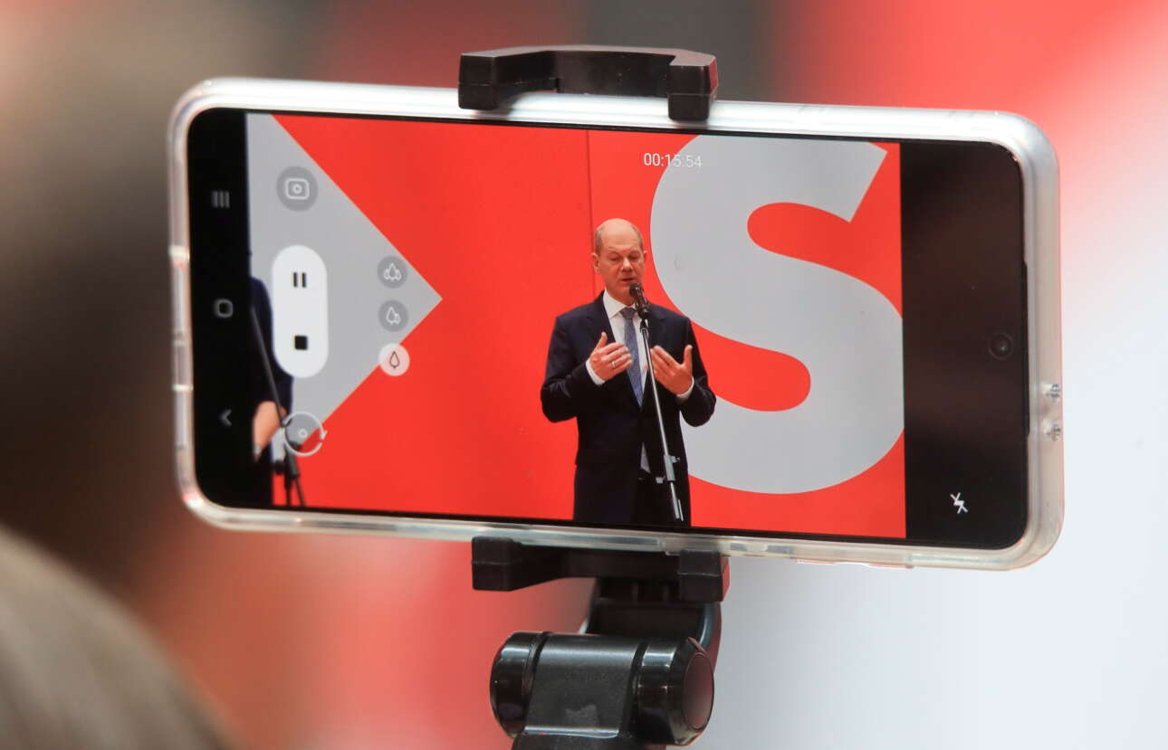 Politico σε Σολτς: Μην θυσιάσεις την Ευρώπη!