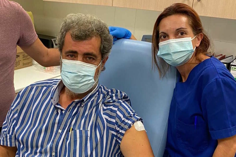 Ιδού και η απόδειξη: Η φωτογραφία του Παύλου Πολάκη από τον εμβολιασμό του