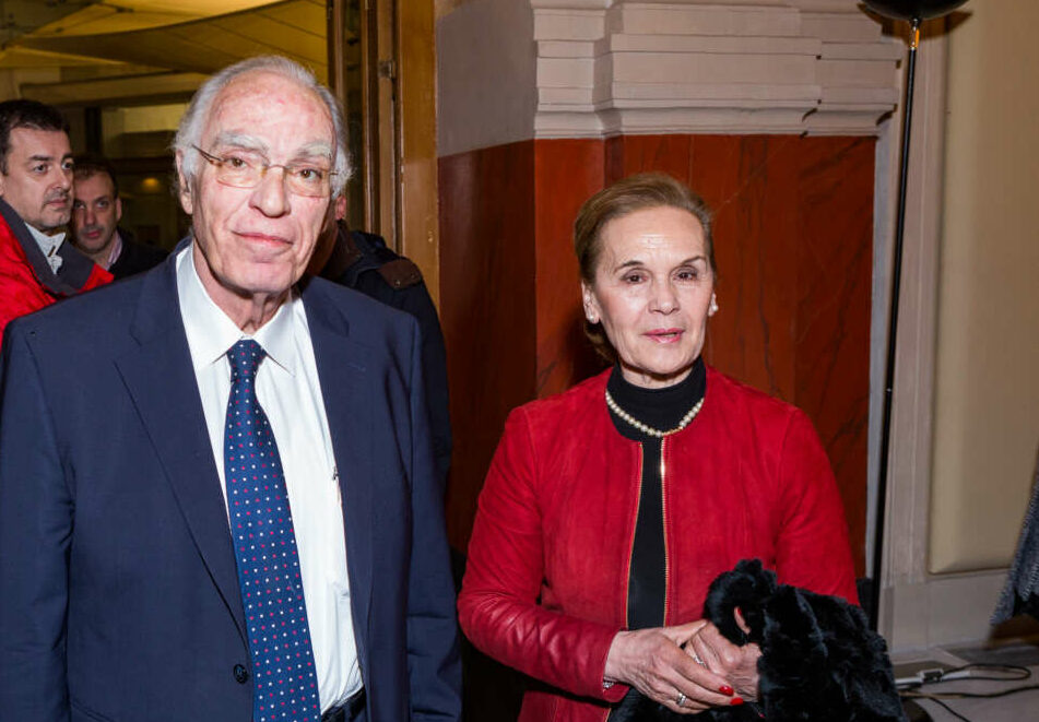 «Ο φόβος τον είχε κάνει να καθυστερεί το εμβόλιο» – η σύζυγος του Βασίλη Λεβέντη αποκαλύπτει