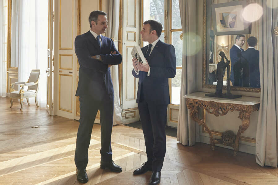 Στο Παρίσι ο Κυριάκος Μητσοτάκης – τα εγκαίνια και το δείπνο με Μακρόν