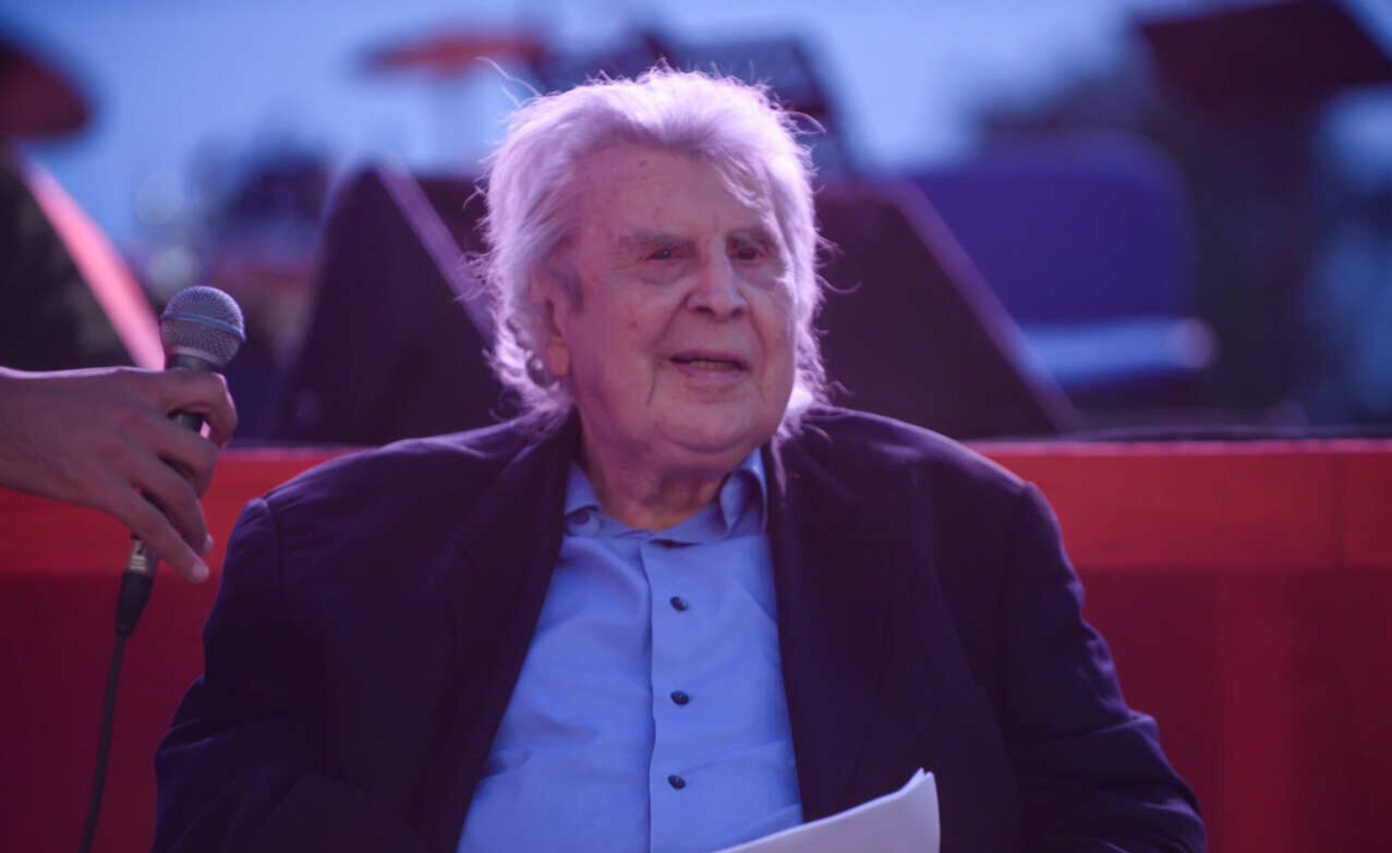 Η συγκινητική τελευταία φωτογραφία του Μίκη Θεοδωράκη με τη γυναίκα του